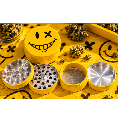Grinder Smiley en métal 4 parties – Broyeur à herbes avec tamis